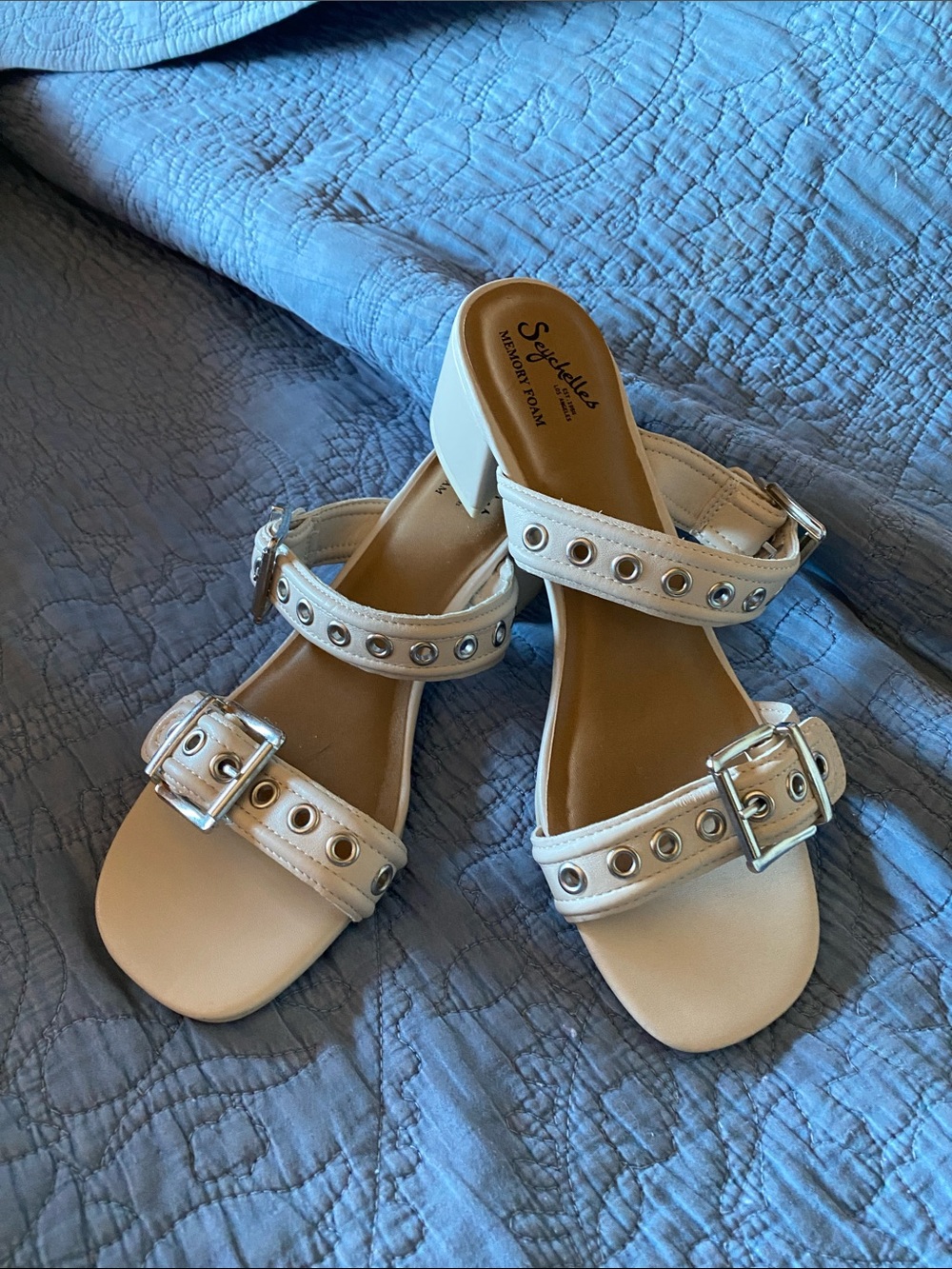 Seychelles NWOB Memory Foam Adjustable Silver tone buckle Straps 2” heel Sandals